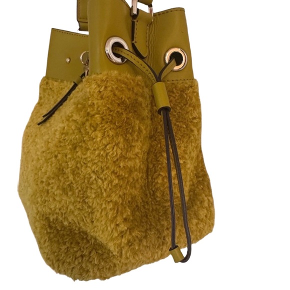 KATE SPADE ~ KS New York “Marti” Faux Fur Small Bucket Bag Citron Sapphire color - Picture 6 of 11